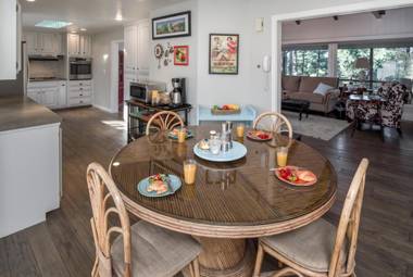 Hill Top Mountain View 4 Bedroom Pets Hot Tub Pool Table Sleeps 10