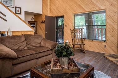 Sleepy Hollow on the River 3 Bedrooms Sleeps 8 Hot Tub Foosball