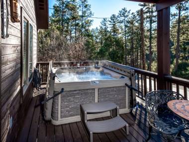 Fifth Dimension 2 Bedrooms WiFi Hot Tub Game Table Grill Sleeps 4