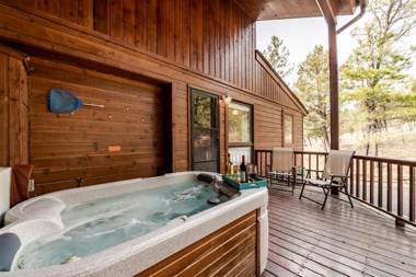 High Loop 5 Bedrooms Wood Fireplace Hot Tub Grill Pool Table Sleep 12