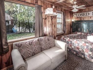 Apache Village 10 King Studio Midtown Sleeps 2