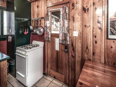 Apache Village 10 King Studio Midtown Sleeps 2