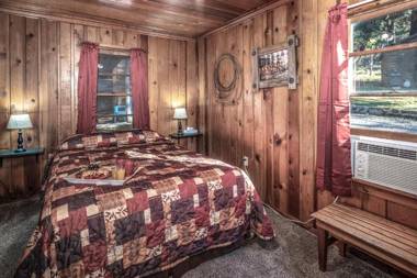 Apache Village 5 Queen Bed Midtown Sleeps 2