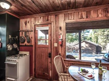 Apache Village 6 King Studio with Sleeper Sofa Sleeps 3