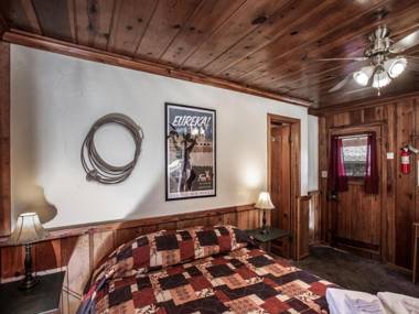 Apache Village Cabinette 11 Queen Bed Midtown Sleeps 2