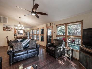 Midtown Riverfront 1 2 Bedrooms Hot Tub Sleeps 6