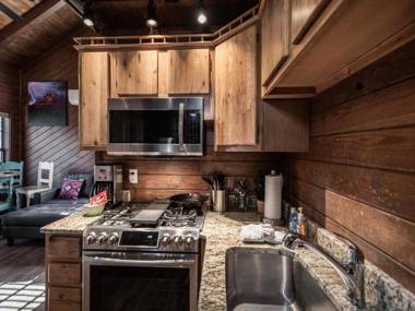 Midtown Riverfront 2 2 Bedrooms Sleeps 4