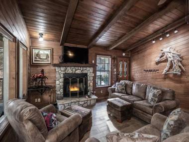 Midtown Riverfront 4 4 Bedrooms Hot Tub Sleeps 12