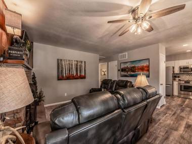 Texas Trio Cabin 3 Bedrooms Hot Tub Fireplace Sleeps 6