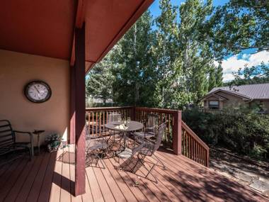 Wilbank's West 3 Bedrooms Fireplace WiFi HDTV Sleeps 8