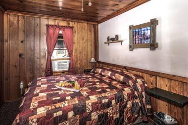 Apache Village 9 Queen Bed Midtown Pet Friendly Sleeps 2