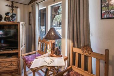 Cowboys Indians and Outlaws 3 Bedrooms Game Room Sleeps 8