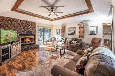 Remember the Alamo 3 Bedrooms Sleeps 6 Pet Friendly Fenced Yard