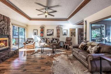 Remember the Alamo 3 Bedrooms Sleeps 6 Pet Friendly Fenced Yard