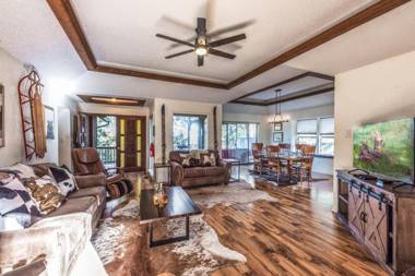 Remember the Alamo 3 Bedrooms Sleeps 6 Pet Friendly Fenced Yard