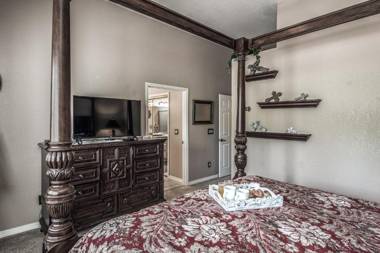 Mountain Soiree 4 Bedrooms Fireplace Hot Tub Covered Deck Sleeps 8