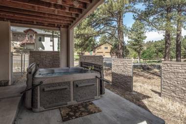 Mountain Soiree 4 Bedrooms Fireplace Hot Tub Covered Deck Sleeps 8
