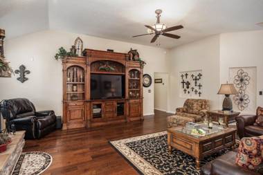 Mountain Soiree 4 Bedrooms Fireplace Hot Tub Covered Deck Sleeps 8