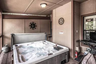 Pinon Park B2 2 BRs Hot Tub Pets Welcome WiFi Sleeps 6