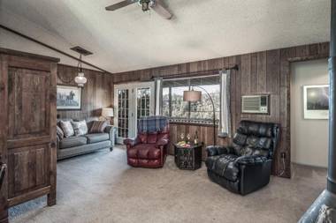 McCarthy House 3 Bedroom Deck Views Sleeps 6 WiFi
