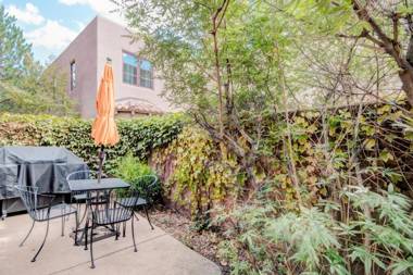 El Corazon de Santa Fe 3 Bedrooms Sleeps 6 Flat Panel TVs Fireplaces