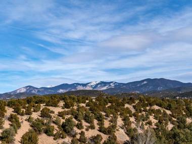 Artist Road #31 2 Bedrooms Sleeps 4 Wood Fireplace WiFi Pool Access