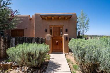 Casa de Caballo 2 Bedrooms Sleeps 6 Patio Pool Access Fireplaces