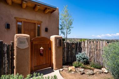 Casa de Caballo 2 Bedrooms Sleeps 6 Patio Pool Access Fireplaces