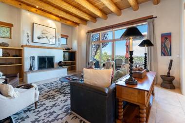 Casa de Caballo 2 Bedrooms Sleeps 6 Patio Pool Access Fireplaces