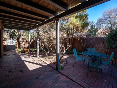 Puertas de Canyon Road 2 Bedrooms Sleeps 4 Fireplace WiFi Garage