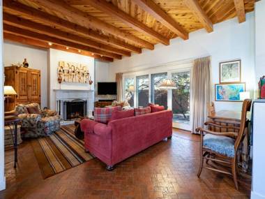 Puertas de Canyon Road 2 Bedrooms Sleeps 4 Fireplace WiFi Garage