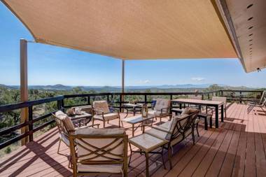 Sunset Haven 4 Bedrooms Sleeps 10 HDTV Shuffleboard Deck Sits on 10 Acres