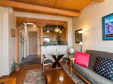 Cactus Flower 1 BR Heated Pool Hot Tub Sleeps 4