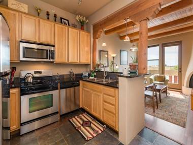 Cactus Flower 1 BR Heated Pool Hot Tub Sleeps 4