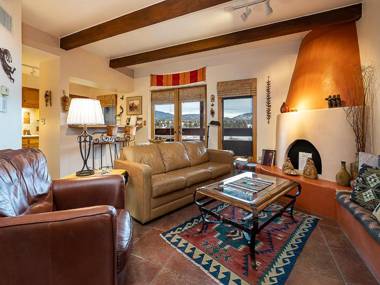 Vista La Sierra 2 Bedrooms Flat Screen TV Pet Friendly Sleeps 6