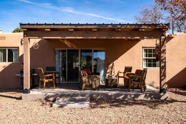 Casa Zia 3 Bedroom Fireplace Grill Patio Wi-Fi Sleeps 6