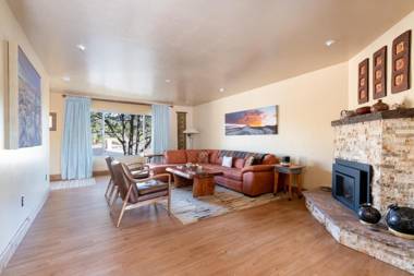 Casa Zia 3 Bedroom Fireplace Grill Patio Wi-Fi Sleeps 6