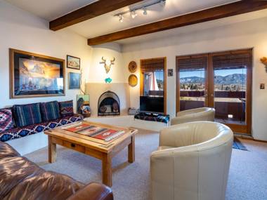 Cielo Grande 305 2 Bedrooms HDTV Pet Friendly Sleeps 6