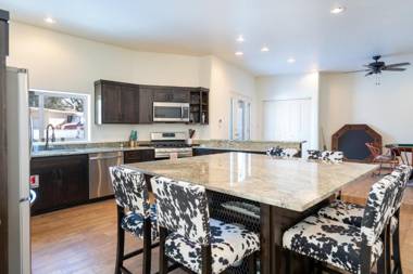 Casa Buena 3 BRs WiFi Fireplace Near Santa Fe Plaza Sleeps 6