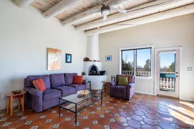 Casa Viva 2 Bedrooms Walk to Plaza Fireplace Pet Friendly Sleeps 5