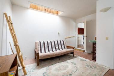 Kiva Cottage 2 Bedrooms Upgraded WiFi Patio Fireplace Sleeps 6