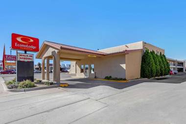 Econolodge Inn & Suites