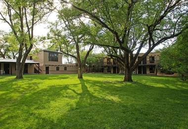 Sagebrush Inn & Suites