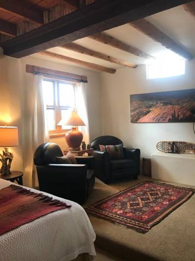 Old Taos Guesthouse B&B