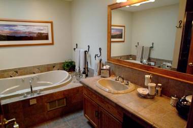 Lake George Boathouse Waterfront Lodging