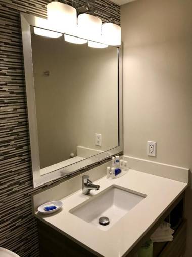 Best Western Plus Brooklyn Bay Hotel