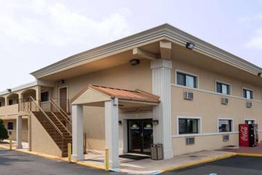 Days Inn by Wyndham Long Island/Copiague