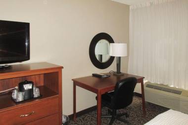 Clarion Inn & Suites - University Area