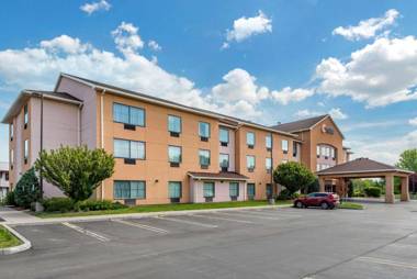 Comfort Inn & Suites Farmington - Victor