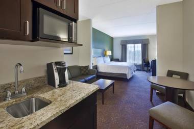 Holiday Inn Express & Suites Geneva Finger Lakes an IHG Hotel